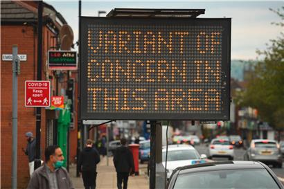 Eine Anzeige im Nordwesten Englands gelegenen Bolton warnt vor der Verbreitung der indischen Corona-Variante in der Region
