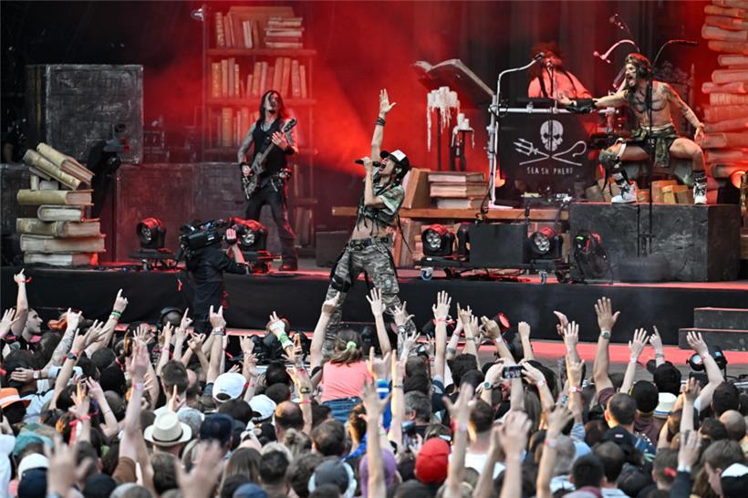 Eine Art Standing Ovation nach der „Final Tour“: Shaka Ponk traten mit ihrem Mix aus Rock, Punkrock und Hip-Hop nochmal in Luxemburg auf
