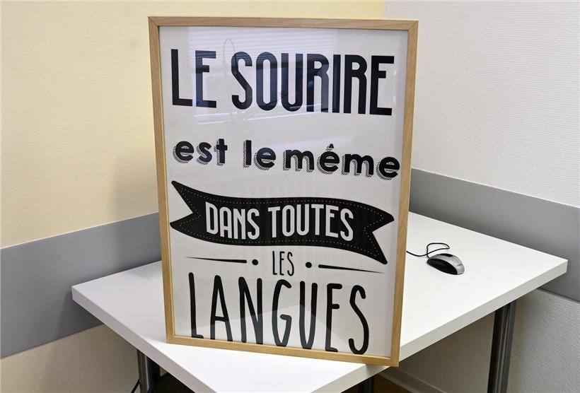 Aufmunternde Botschaft auf bunter Karte im Krankenschwesternzimmer zur Motivation und Wertschätzung im Gesundheitswesen