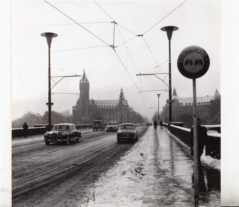 Eine Aufnahme des Pont Adolphe im Jahr 1963
