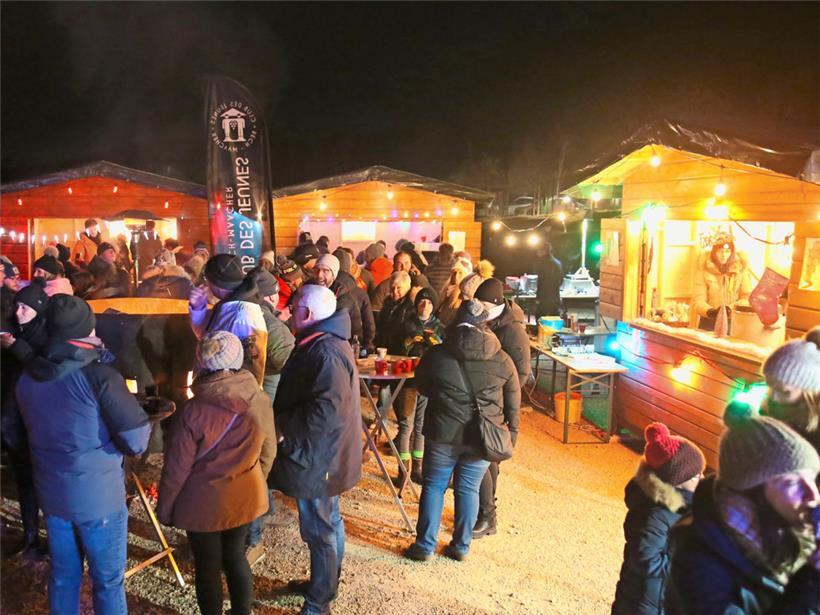 Eine Badehose hatten die zahlreichen Besucher nicht dabei – zumindest nicht auf den ersten Blick
