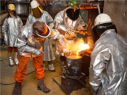 Eine „Coulée“ von Gusseisen in Miniaturform
