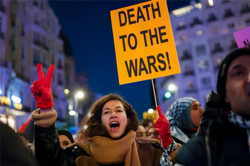 Eine Demonstrantin in Madrid
