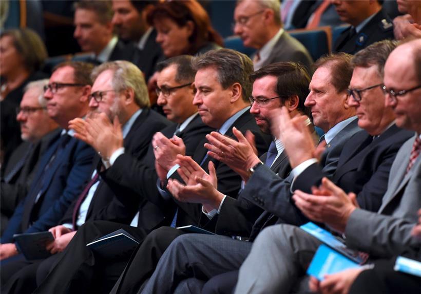 Eine Diplomüberreichung im Jahr 2016