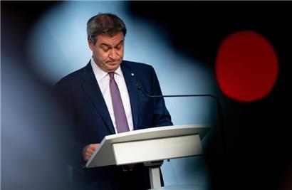 Eine Entlassung wäre aus seiner Sicht nicht verhältnismäßig, sagte Bayerns Ministerpräsident Markus Söder am Sonntag bei einer Pressekonferenz in München. Am 8. Oktober sind in Bayern Wahlen. 
