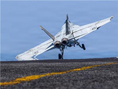 F/A-18E Super Hornet Jet beim Start zur Unterstützung der Operation Epic Fury, militärischer Kampfflugzeug-Einsatz
