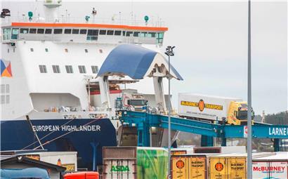 Eine Fähre hat in Nordirland angelegt: Der Warenverkehr zwischen Großbritannien und der irischen Provinz löst Unstimmigkeiten zwischen Brüssel und London aus
