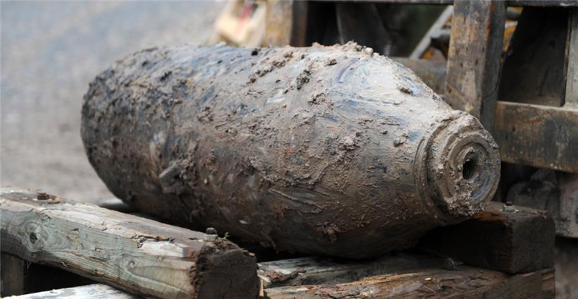 Eine Fliegerbombe, ähnlich wie diese (Archivbild von 2011 aus Kassel), sorgt derzeit in Trier für Aufwand
