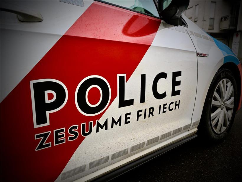 Frau in Bettemburg von unbekanntem Autofahrer erfasst, Unfallstelle mit Straßenverkehr und Rettungskräften