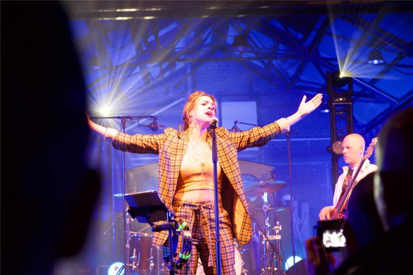 Eine Frau mit gewaltiger Stimme: Kat Eaton