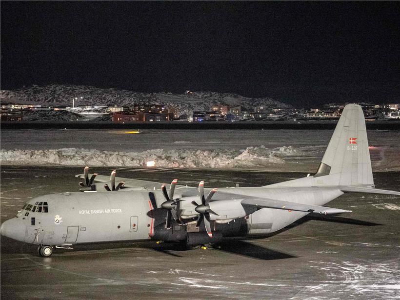 Dänische Luftwaffenmaschine landet am Flughafen Nuuk, Ausbau der militärischen Präsenz in Grönland am Donnerstag