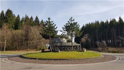Eine Panzerhaubitze des belgischen Heeres auf dem Truppenübungsplatz Elsenborn
