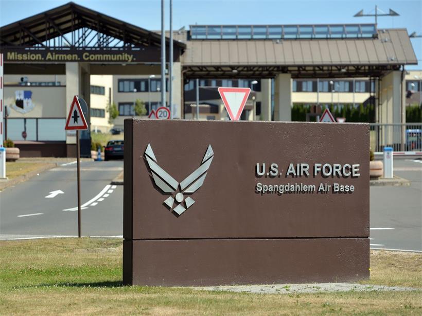 Eine Person ist bei einem Flugzeugabsturz in Spangdahlem schwer verletzt worden