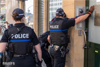 Eine Person versuchte sich der Polizeikontrolle zu entziehen
