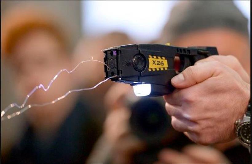 Eine Person zückte bei einem Streit ihren Taser und griff damit an …
