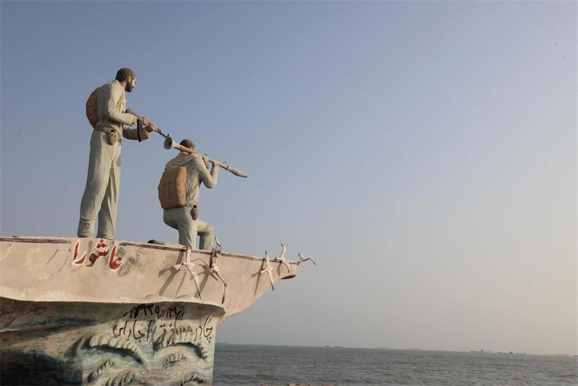 Eine Skulptur an der Straße von Hormus entlang der iranischen Küste in Bandar Abbas: Die Meerenge ist zum Mittelpunkt des US-iranischen Konflikts geworden