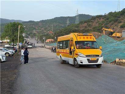 Straßenszene an der Rettungsstelle der Liushenyu-Kohlemine im Kreis Qinyuan, Changzhi, Shanxi, China, bei Bergbau-Notfall
