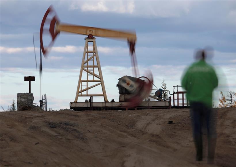 Eine Tiefpumpe steht in der Nähe der Stadt Usinsk, 1.500 Kilometer nordöstlich von Moskau. Die EU und ihre Partner wie die G7 haben einen Preisdeckel für russisches Öl beschlossen.

