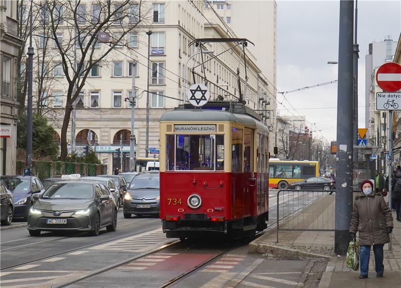 Eine Tram erinnert mit Davidstern an den Holocaust: Polnischen Historikern wird das Leben hingegen schwergemacht. 
