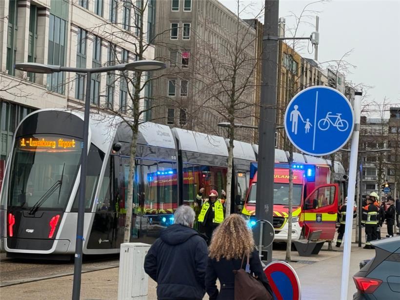 Eine Tram hat am Samstagnachmittag eine Person erfasst

