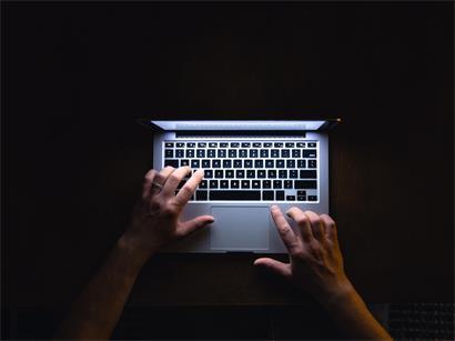 Eine anonyme Internetseite erhebt schwere Vorwürfe gegen die Journalistin Véronique Poujol