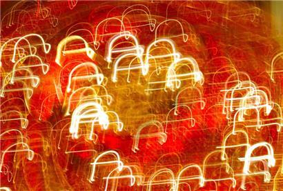 Eine der Illustrationen des Kunstfotografen Gery Oth aus Fari Khabirpours Buch
