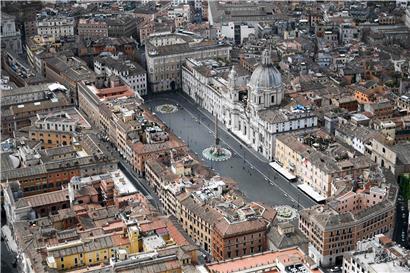 Eine fast menschenleere Piazza Navona in Rom
