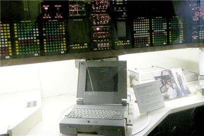 Eine frühere Version des „Nuclear Football“, mit dem der Atomwaffen-Einsatz jederzeit befohlen werden konnte, in der Ronald Reagan Presidential Library.
