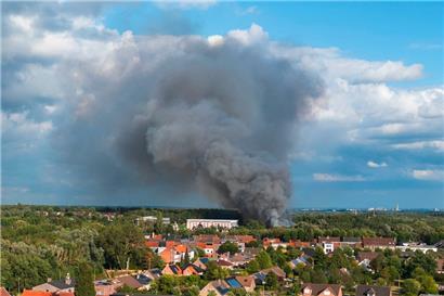 Eine gewaltige Rauchwolke war über dem belgischen Ort Boom zu sehen

