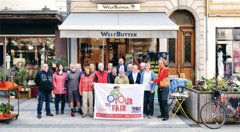 Eine kleine Feierstunde wurde am Dienstag vor dem Weltbuttek in der Alzettestraße organisiert
