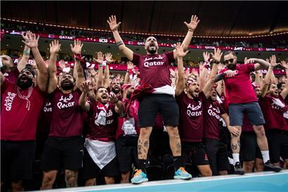 Eine kleine Gruppe Katar-Ultras tauchte immer wieder bei den Spielen des Gastgebers auf
