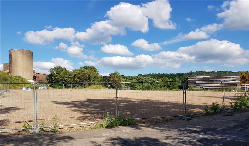 Eine mögliche Alternative: Ein planiertes Gelände der Brache Esch-Schifflingen in der Nähe des Sitzes der Encevo (r.)

