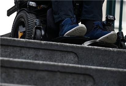 Eine oder zwei Stufen können schon ein unüberwindliches Beispiel darstellen
