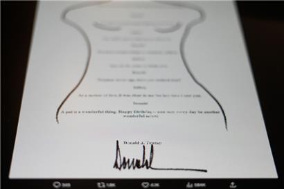 Eine sexuell anzügliche Geburtstagsnotiz an Jeffrey Epstein, die auf ein „wunderbares Geheimnis“ anspielt und angeblich von US-Präsident Trump unterzeichnet ist
