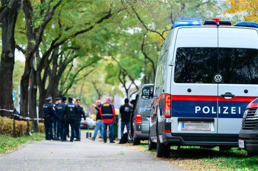 Einen Tag nach dem Verschwinden eines Babys aus einem Wiener Krankenhaus ist einem Medienbericht zufolge ein toter Säugling auf dem Klinikgelände gefunden worden
