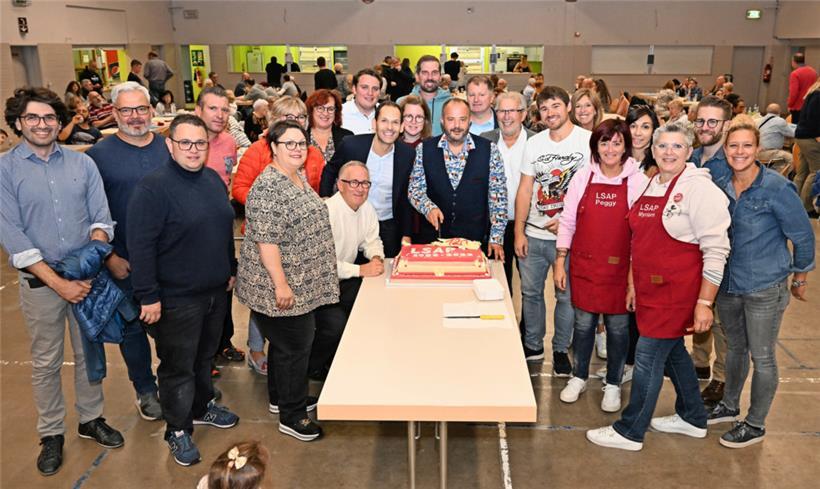 Einen leckeren Geburtstagskucken gab es am Sonntag 
