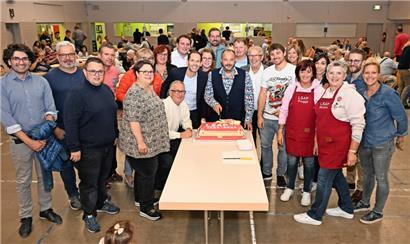 Einen leckeren Geburtstagskucken gab es am Sonntag 
