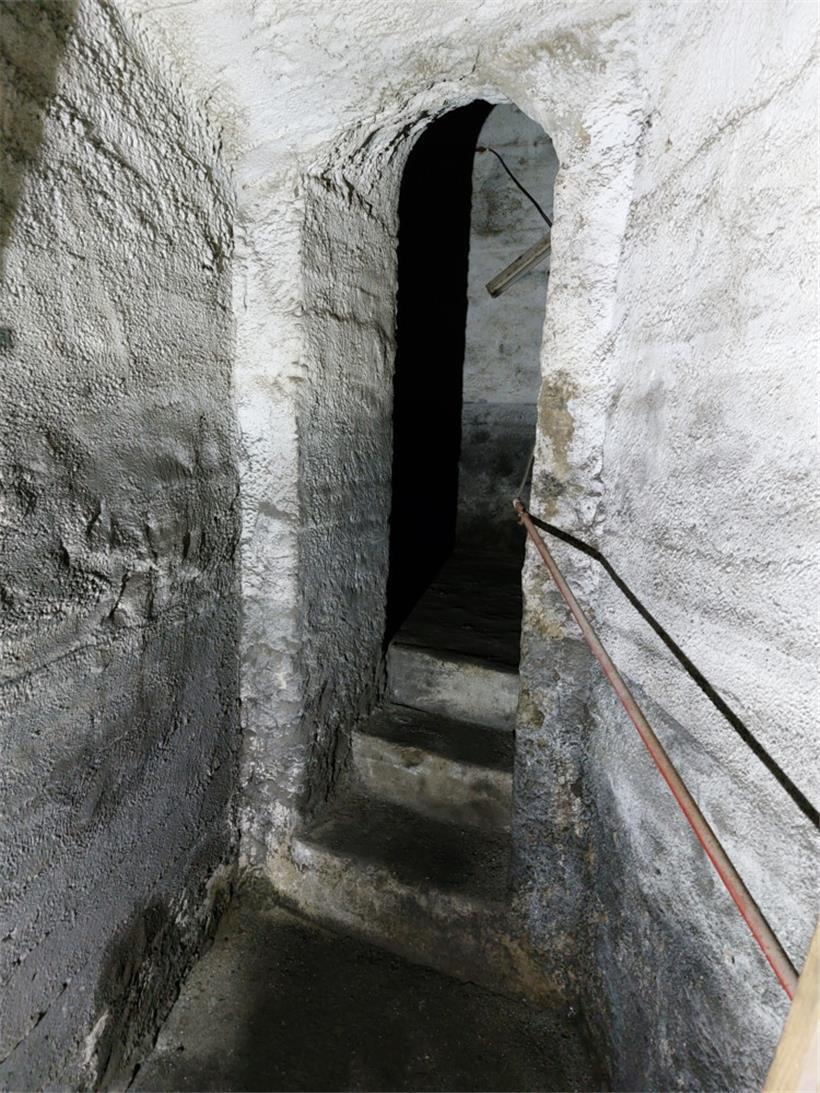 Einer der Eingänge des ersten Bunkers
