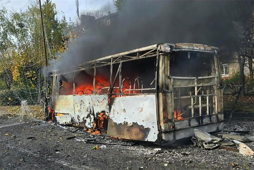 Einer der beiden Busse, die in Kramatorsk gezielt von Russland angegriffen wurden