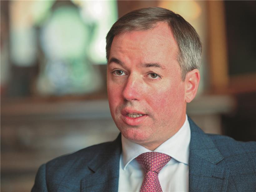 Großherzog Guillaume in eleganter Kleidung, repräsentativ und vielseitig für offizielle Anlässe in Luxemburg