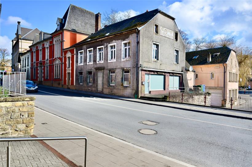 Eines der 14 leerstehenden Gebäude rund um die „Eecher Plaz“
