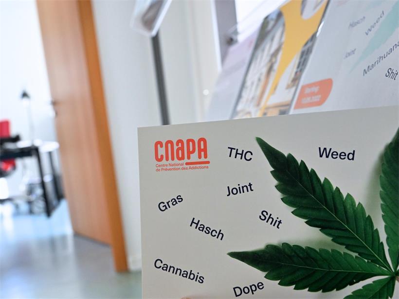 Flyer des CNAPA Centre National de Prévention des Addictions zur Suchtprävention und Gesundheitsförderung