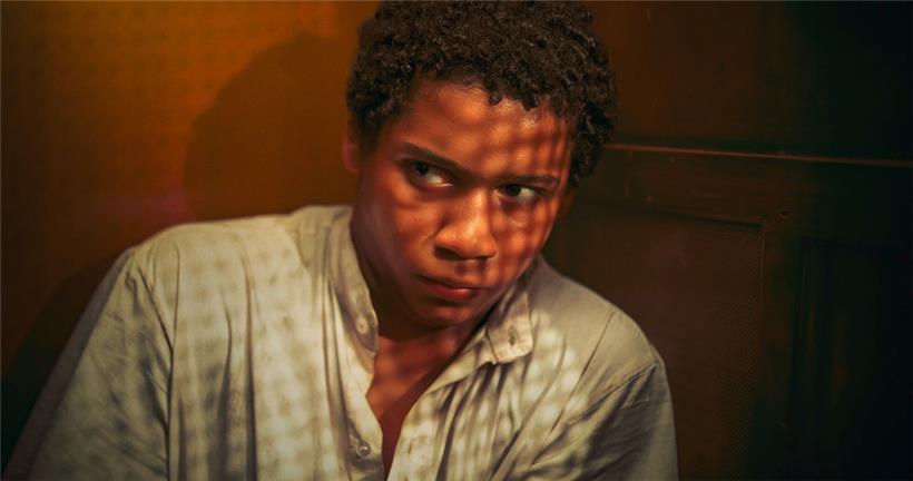 Eines der Straßenkinder aus der Serie
