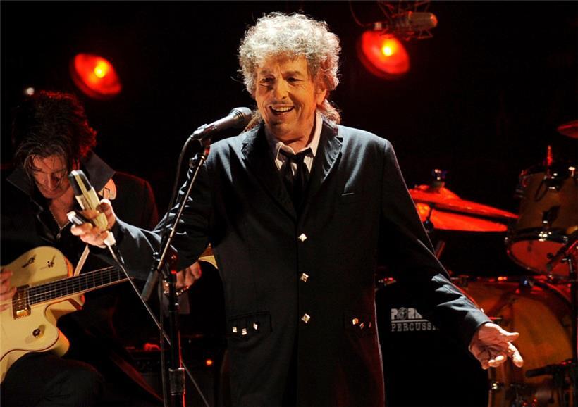 Eines der seltenen bildlichen Zeugnisse des späten Bob Dylan: ein Auftritt in Los Angeles im Jahr 2012
