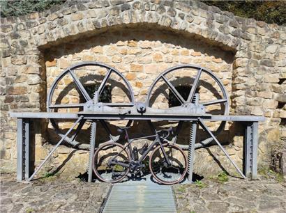 Eines der zahlreichen Highlights auf der Tour: ein Zwischenstopp an der „Gantebeensmillen“  im Alzette-Tal
