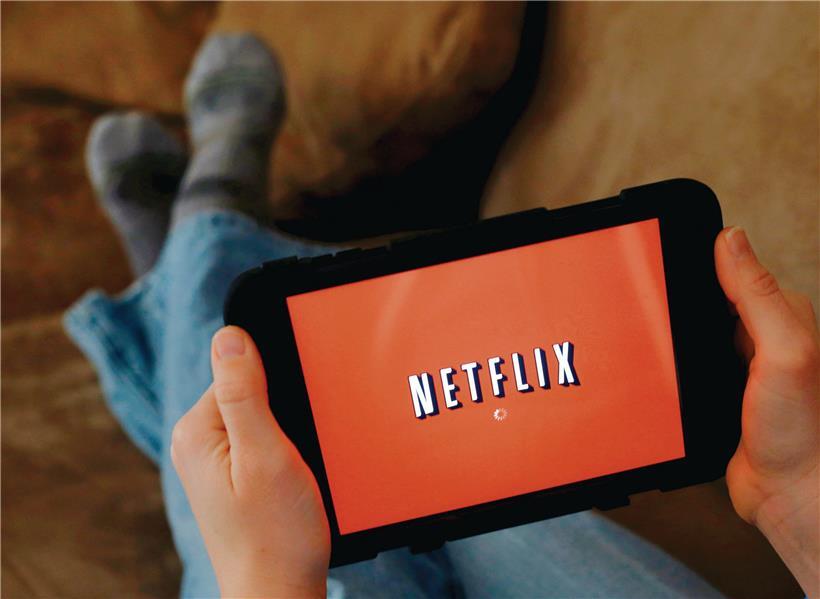 Einfach die Beine hoch und Film ab? „Netflix and Chill“ kann als Einladung schnell missverstanden werden.
