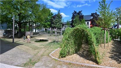 Einfach mehr Natur: der neue Schulhof der Strutzbierg-Grundschule
