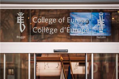 Eingang des College of Europe: Wurden bei der Vergabe von Aufträgen an die EU-Kaderschmiede krumme Geschäfte gemacht?
