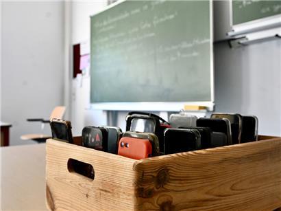 Eingelagerte Handys am „Lycée de garçons“ in Esch: mehr Life in die Screen-Life-Balance bringen

