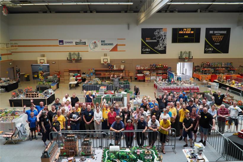 Einige Mitglieder der „Playmo-Frënn Lëtzebuerg Asbl“ sowie Sammler und Ausstelle...